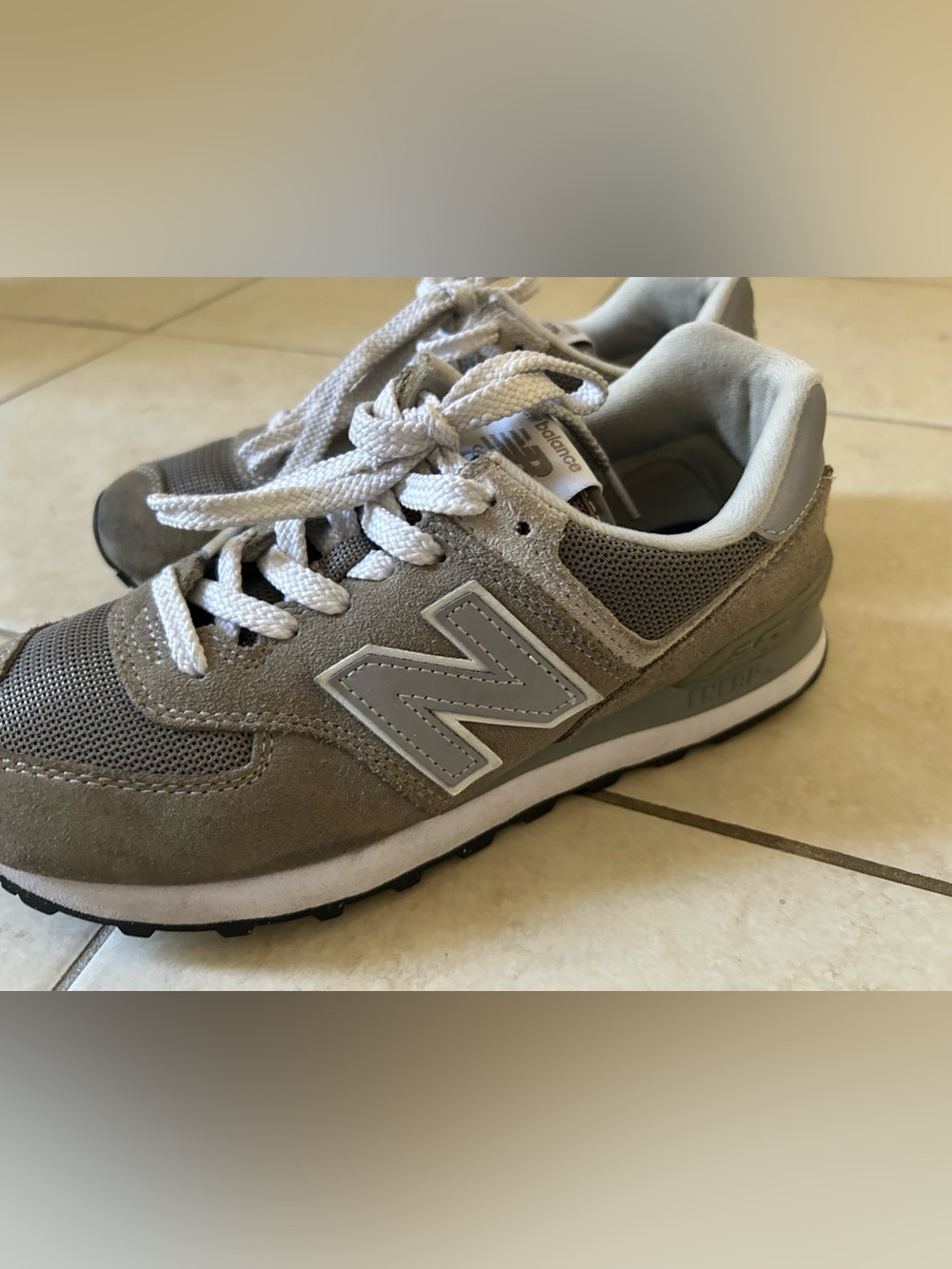New Balance 574 women classic Sneakers in Beige/Taupe